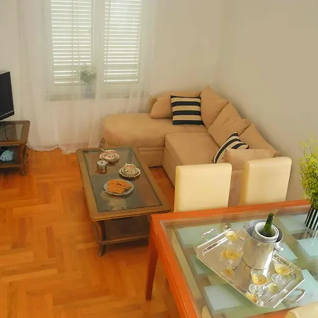 Apartment Antonela Jezera